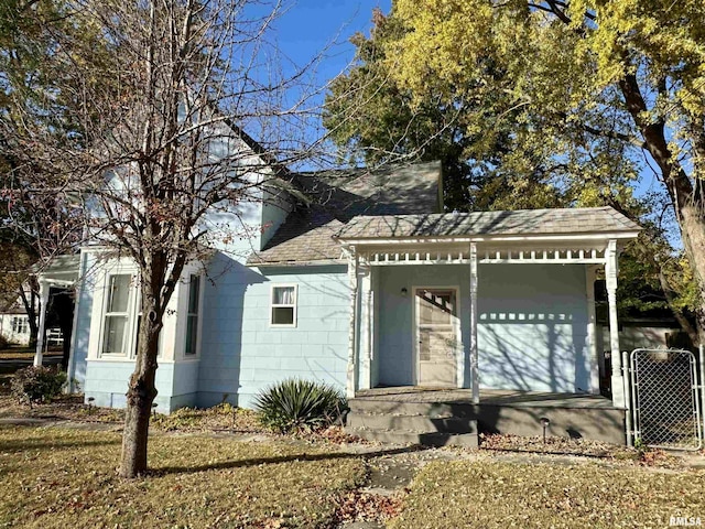 631 S Mcarthur St, Macomb, IL 61455 - view of front of house featuring a shingled roof and a porch