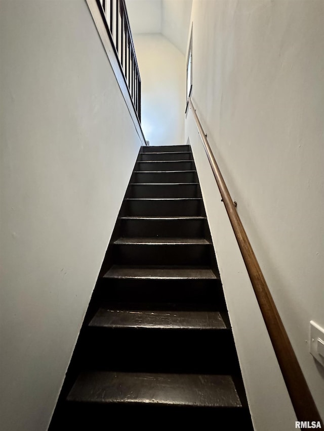 631 S Mcarthur St, Macomb, IL 61455 - staircase featuring vaulted ceiling