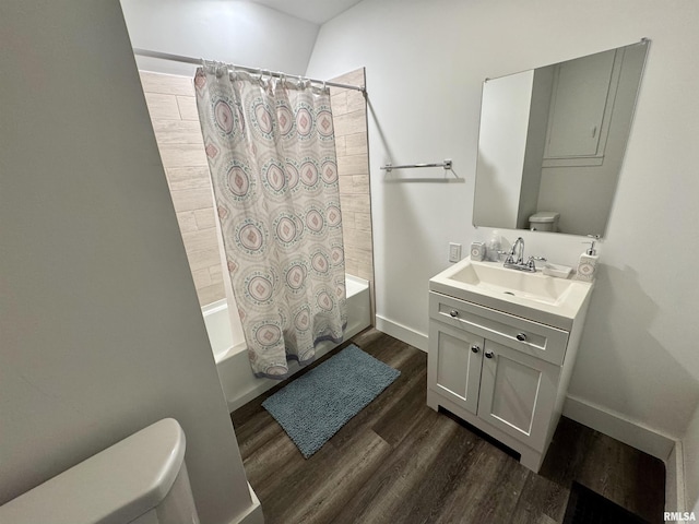 631 S Mcarthur St, Macomb, IL 61455 - bathroom featuring toilet, shower / tub combo, vanity, and wood finished floors