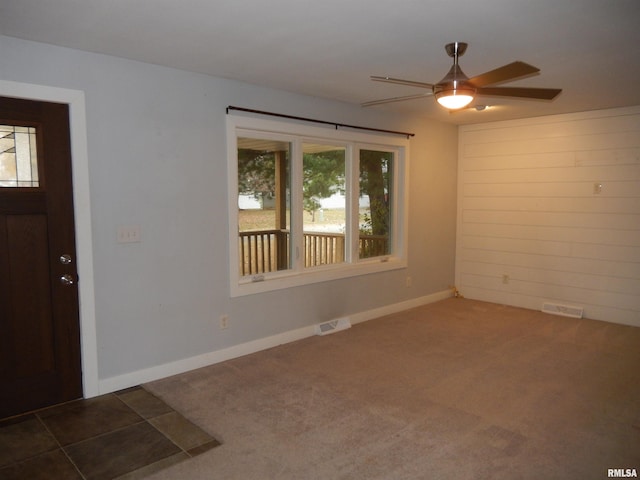 carpeted foyer entrance with ceiling fan