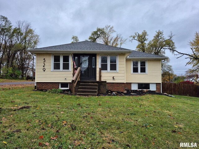 view of front of house featuring a front lawn