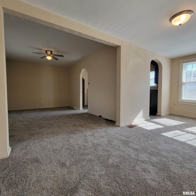 carpeted spare room featuring ceiling fan