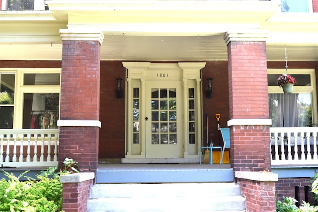 doorway to property with covered porch