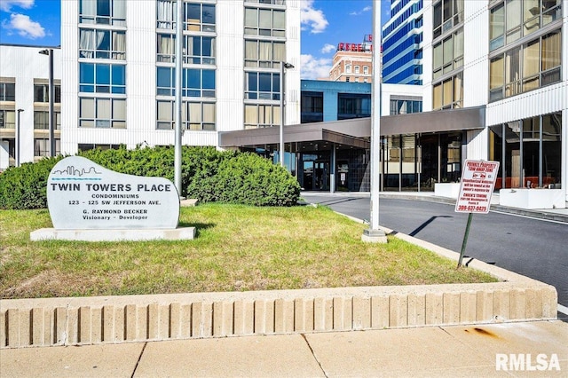 123 SW Jefferson Ave Unit E3S, Peoria, IL 61602 - view of building exterior