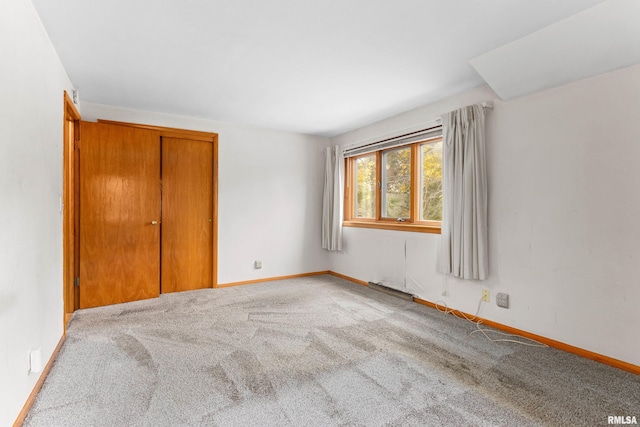 unfurnished bedroom with carpet flooring and a closet