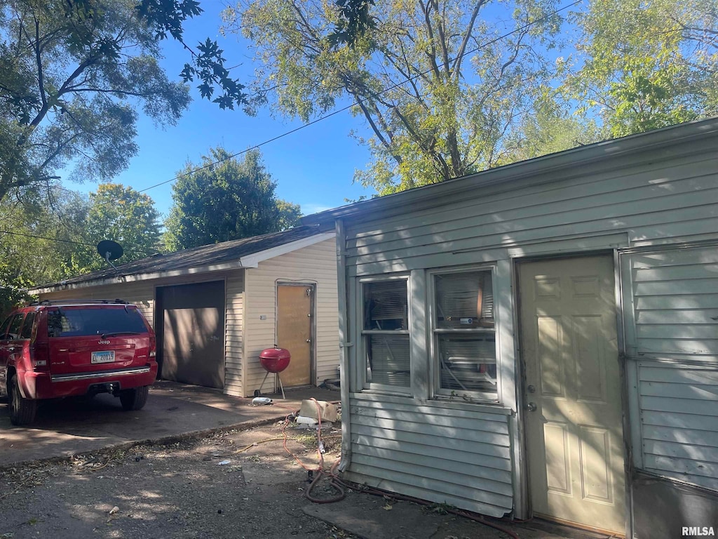 2316 W Wiswall St, Peoria, IL 61605 - photo 2