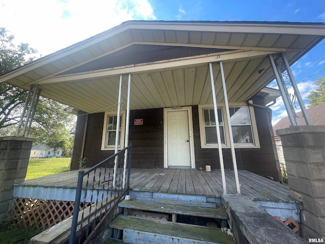 doorway to property featuring covered porch