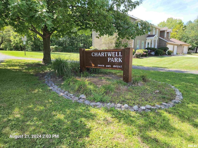 community / neighborhood sign featuring a yard