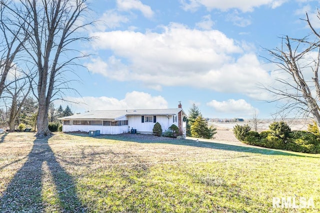 view of front of home with a front yard