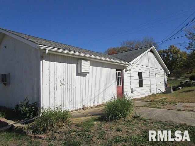 410 W Illinois St, Spring Bay, IL 61611 - view of side of property featuring central AC unit