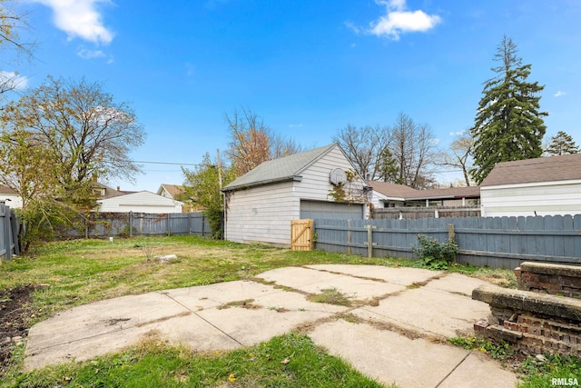 view of yard with a garage and an outdoor structure