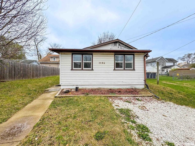 view of front of house featuring a front yard