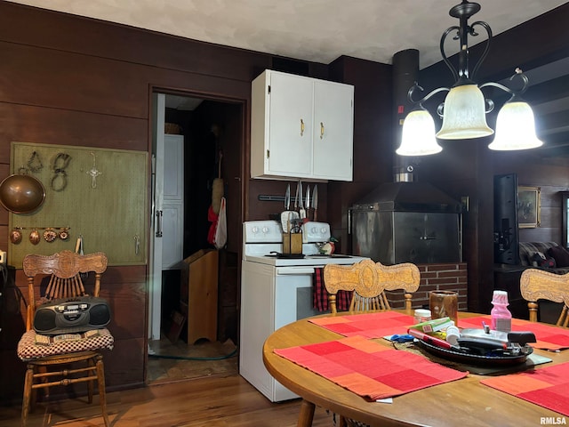 dining room featuring hardwood / wood-style flooring