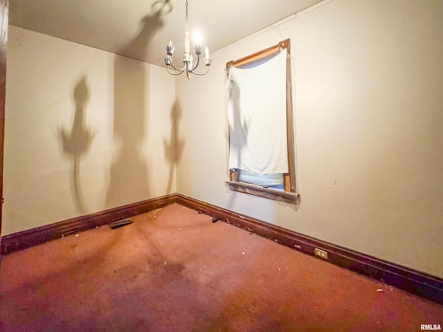 unfurnished room featuring carpet and a notable chandelier