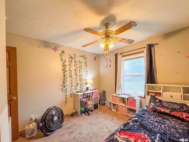 bedroom featuring ceiling fan, carpet floors, and a textured ceiling