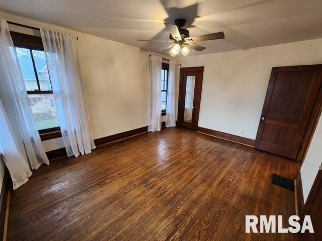 empty room featuring dark hardwood / wood-style floors and ceiling fan