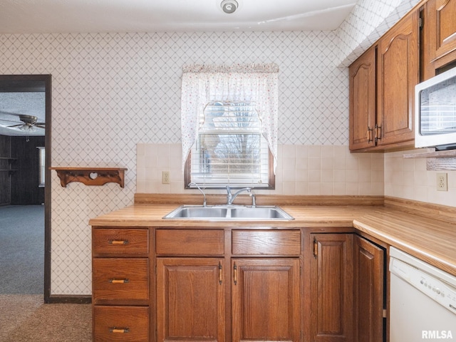 kitchen with plenty of natural light, ceiling fan, sink, and white appliances