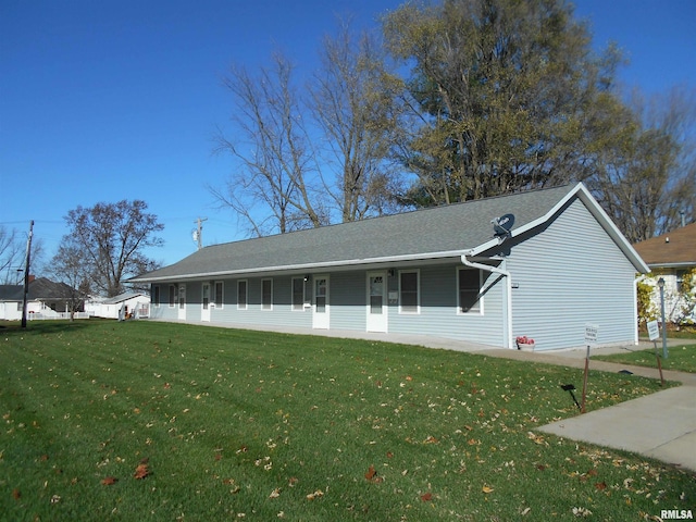 537 N Washington St, Bushnell, IL 61422 - view of side of property featuring a lawn