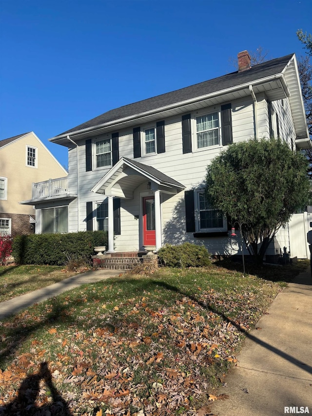 view of front of property with a front lawn