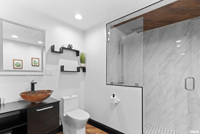 full bath with a marble finish shower, recessed lighting, toilet, vanity, and baseboards