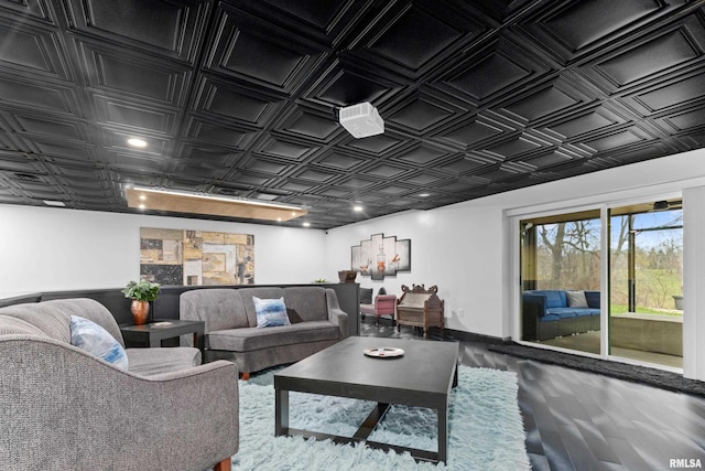 living room featuring an ornate ceiling, recessed lighting, baseboards, and wood finished floors