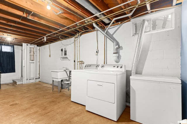 washroom featuring sink and washing machine and clothes dryer