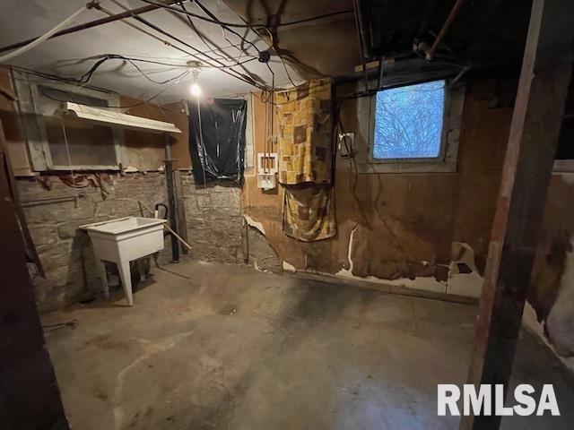 704 S Lafayette St, Macomb, IL 61455 - view of below grade area