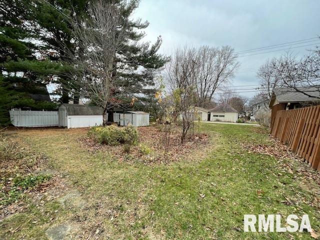 704 S Lafayette St, Macomb, IL 61455 - view of yard