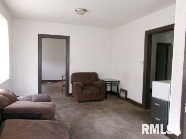 living area featuring carpet flooring