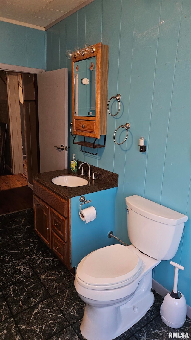 bathroom featuring vanity, toilet, and ornamental molding