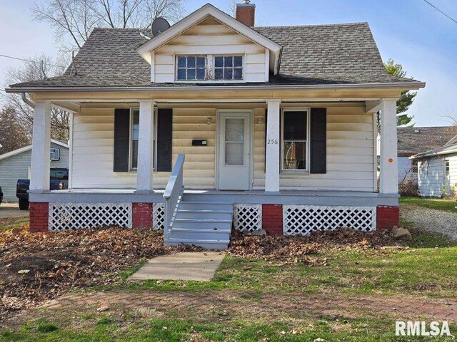 bungalow featuring covered porch