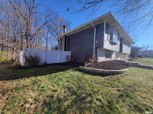 view of side of property featuring a yard