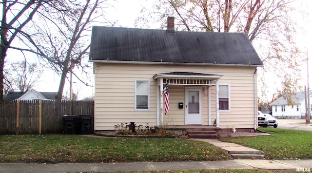 new england style home with a front yard