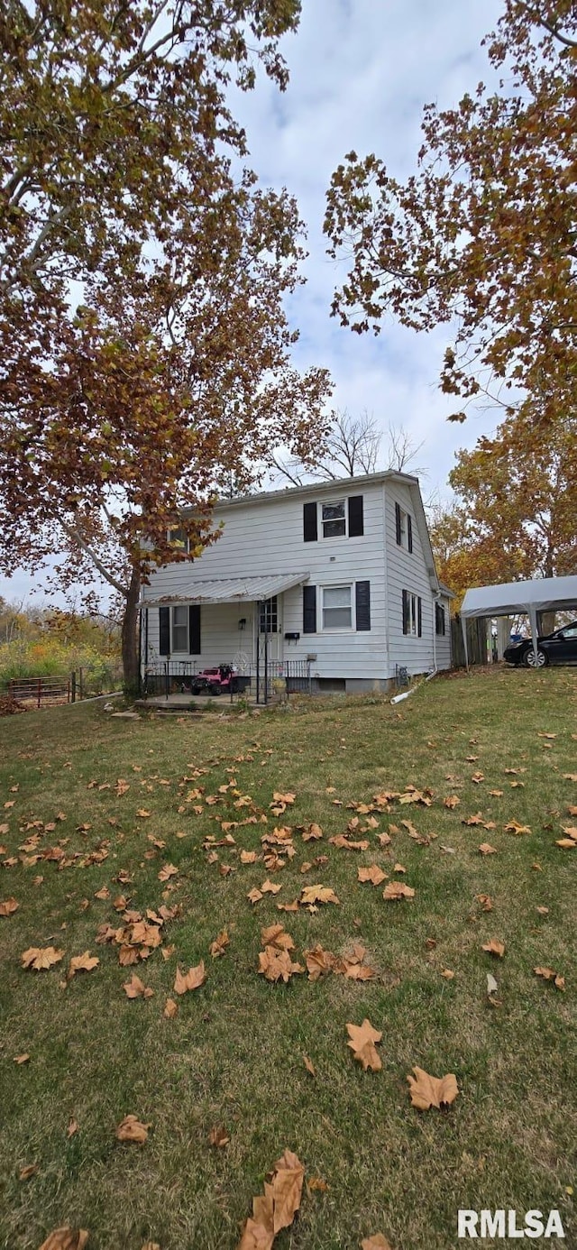 view of front of house featuring a front yard