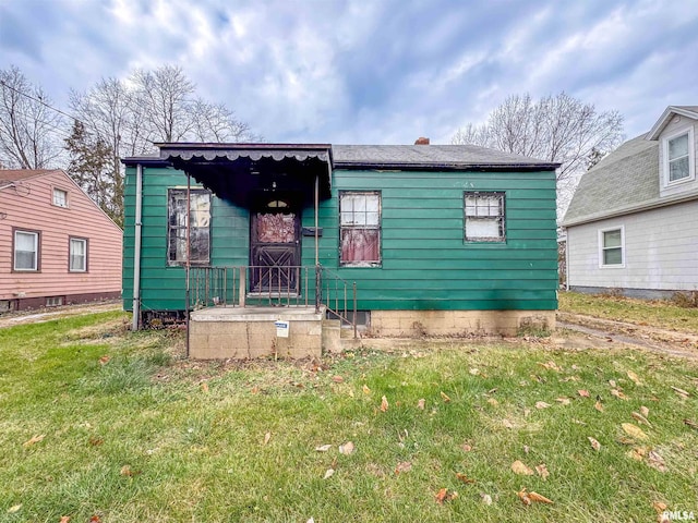 bungalow-style house with a front yard