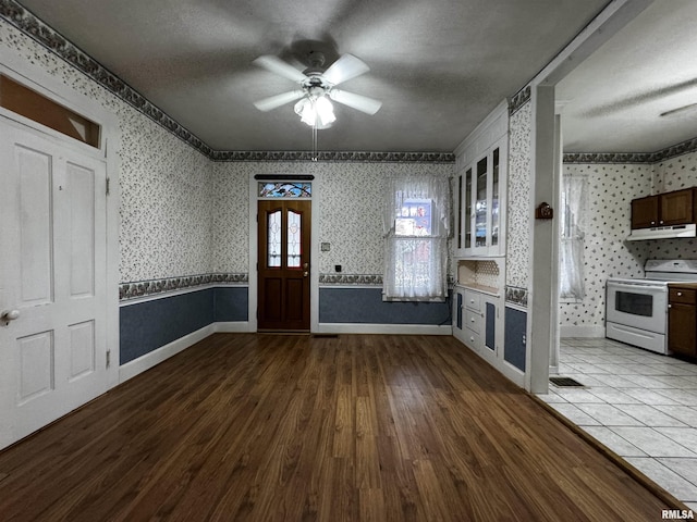 entryway with ceiling fan, hardwood / wood-style floors, and a textured ceiling