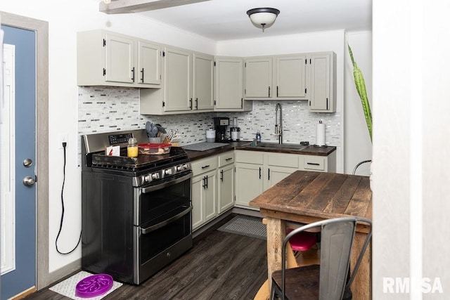 kitchen with tasteful backsplash, dark wood-type flooring, double oven range, and sink