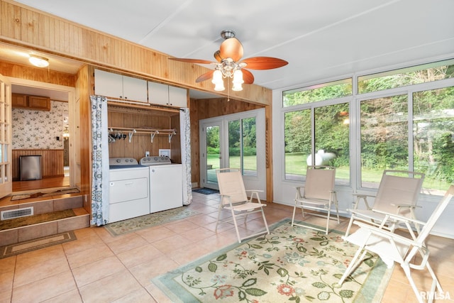 sunroom / solarium featuring ceiling fan and independent washer and dryer