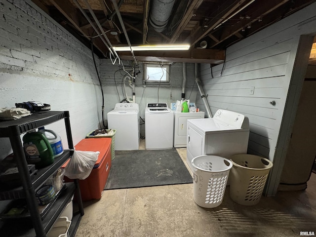 laundry room with washer and clothes dryer