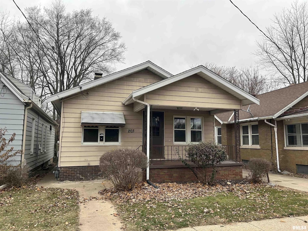 bungalow-style house with covered porch