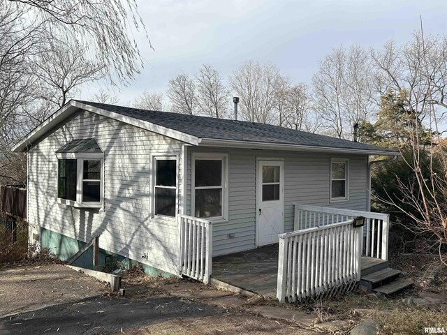 view of front facade featuring a wooden deck