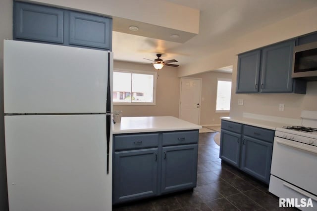 kitchen featuring blue cabinetry, white appliances, kitchen peninsula, and ceiling fan