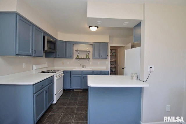 kitchen featuring kitchen peninsula, white appliances, blue cabinets, and sink