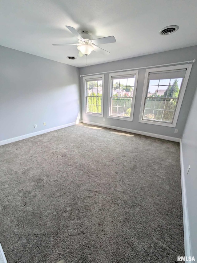 carpeted empty room featuring ceiling fan