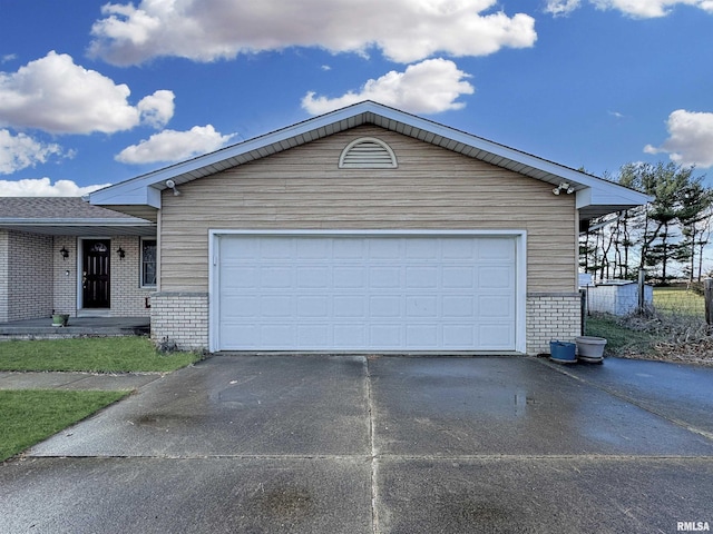 view of front facade featuring a garage