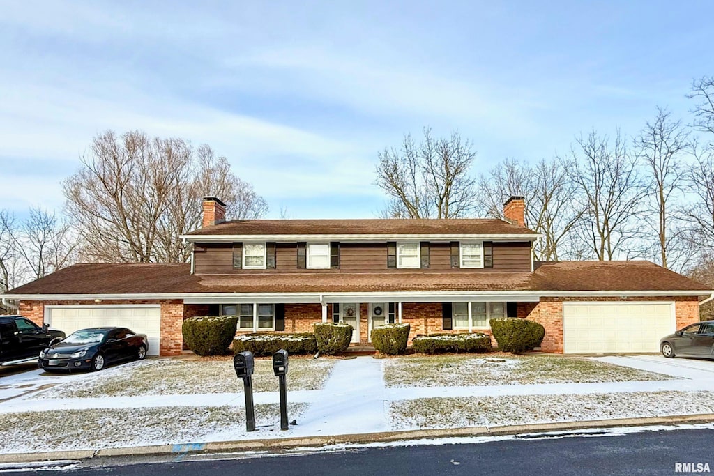 view of front facade featuring a garage