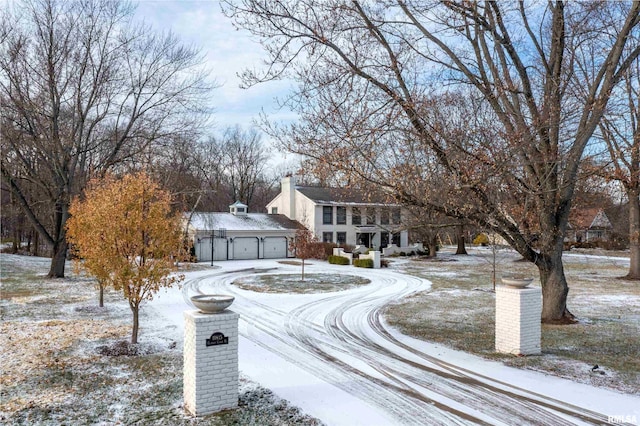 view of front facade featuring a garage