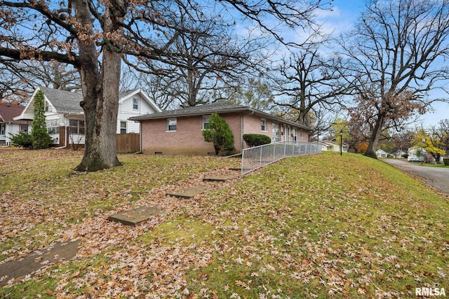 view of side of property featuring a lawn