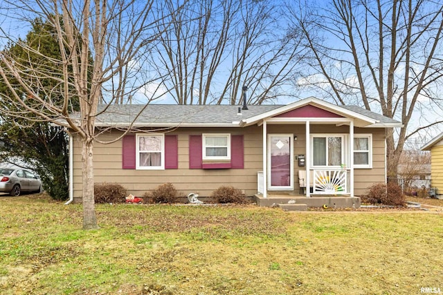 view of front of house with a front lawn