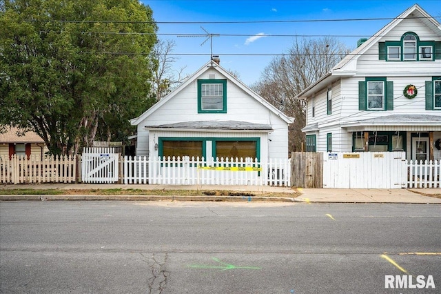 view of front of property